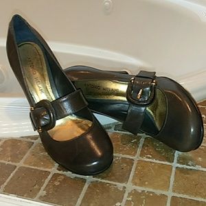 Stylish 3 inch heals